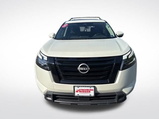 Used 2023 Nissan Pathfinder SV w/ SV Premium Package AWD/4WD image 8