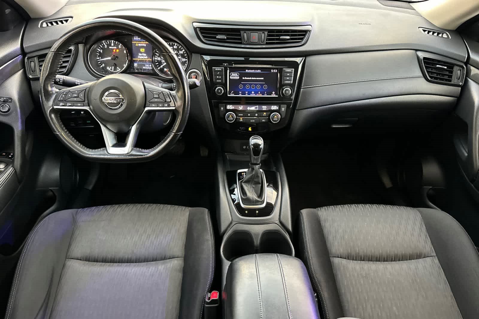 Used 2018 Nissan Rogue SV image 3