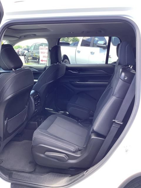 Certified 2023 Jeep Grand Cherokee L Laredo w/ Luxury Tech Group I AWD/4WD image 16