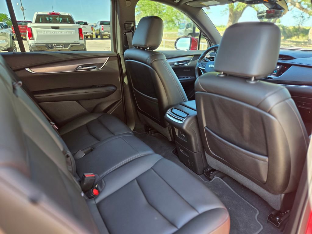 Used 2022 Cadillac XT6 Luxury w/ LPO, Floor Liner Package FWD image 11