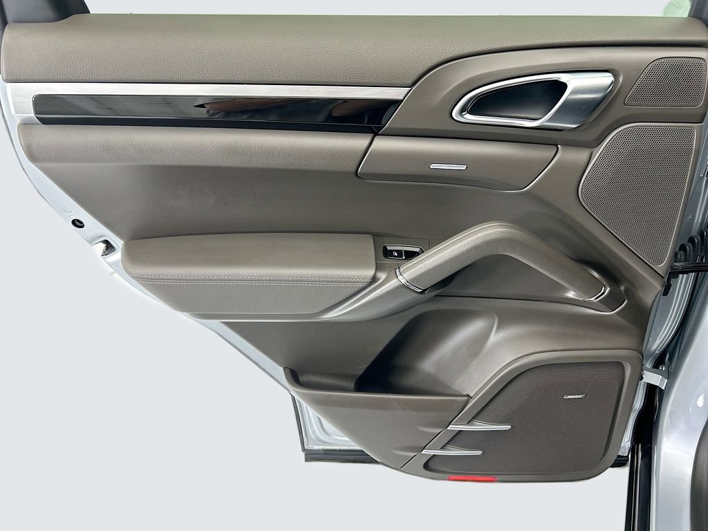 Used 2018 Porsche Cayenne image 25
