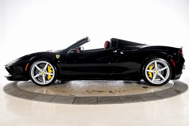 Used 2022 Ferrari F8 Tributo image 3