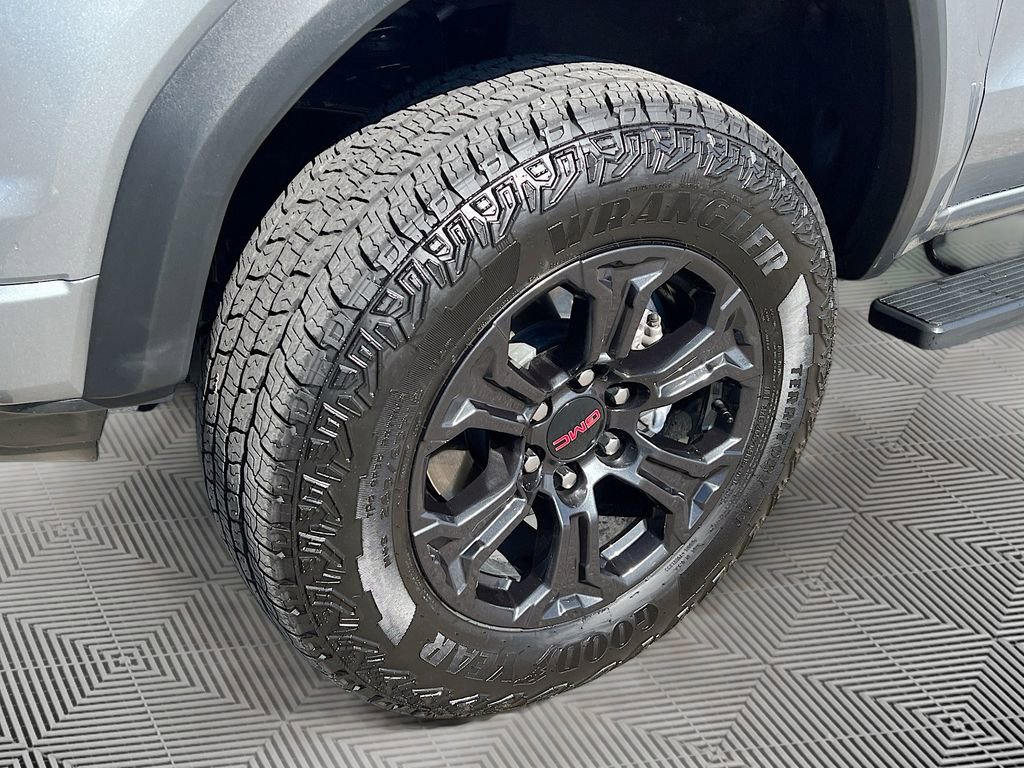 Used 2025 GMC Canyon Elevation w/ Technology Package image 29