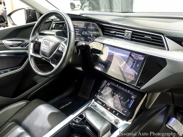 Used 2021 Audi e-tron Prestige w/ Prestige Package image 27
