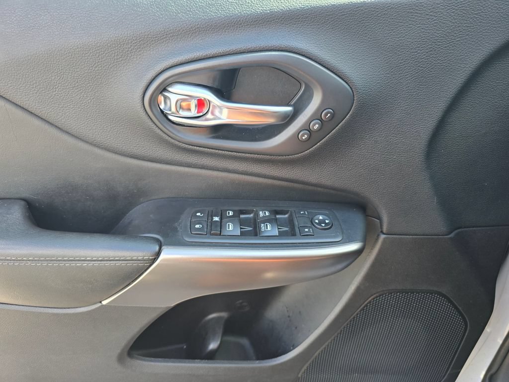 Used 2020 Jeep Cherokee Limited AWD/4WD image 25