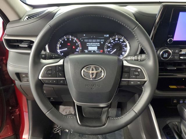 Used 2025 Toyota Highlander XLE image 28