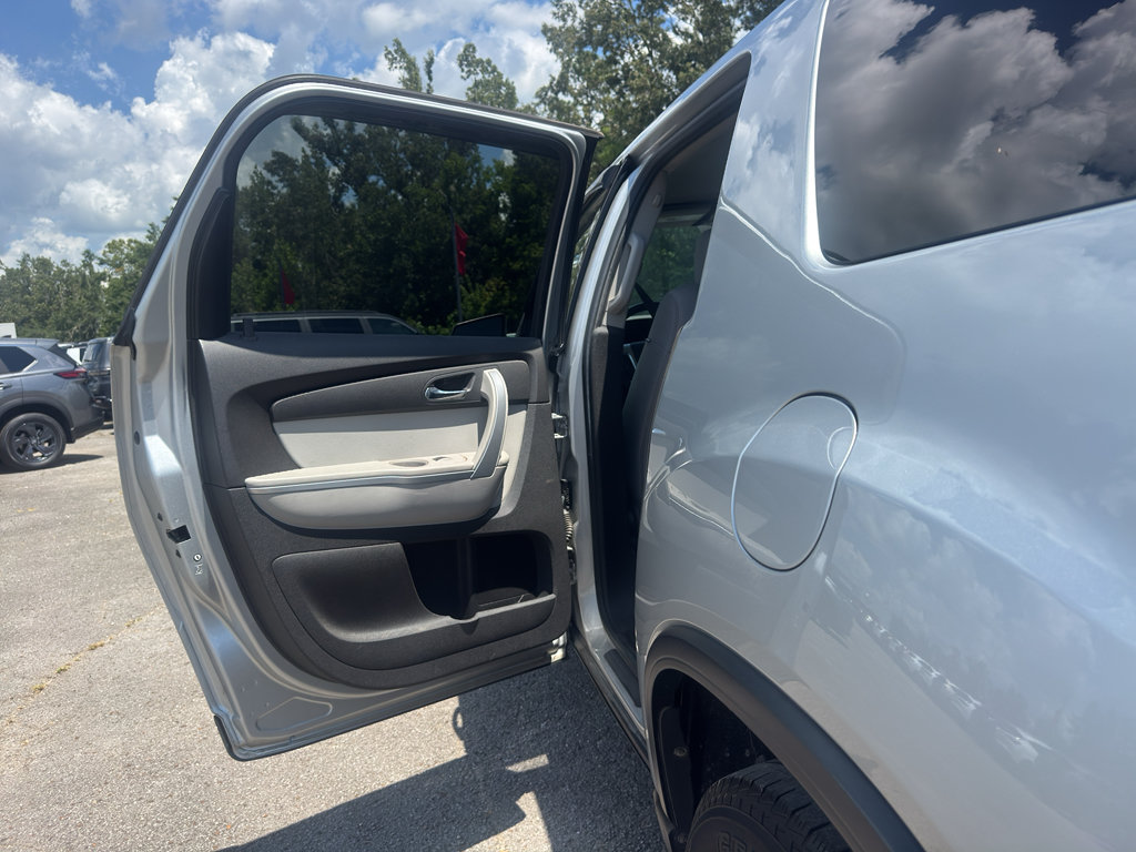Used 2011 GMC Acadia SL w/ Preferred Package FWD image 19