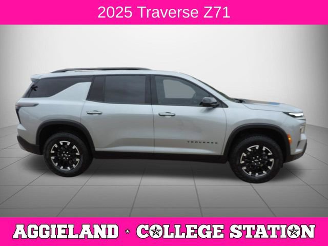 Used 2025 Chevrolet Traverse Z71 AWD/4WD image 2