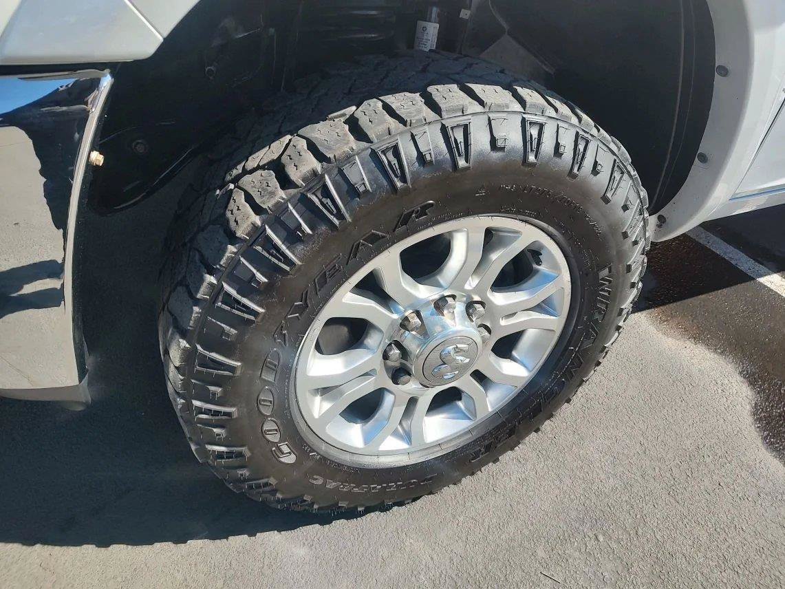 Used 2016 RAM 2500 Laramie AWD/4WD image 9