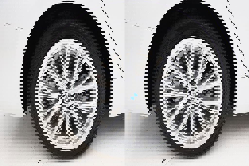 Used 2024 BMW 330i xDrive Sedan image 10