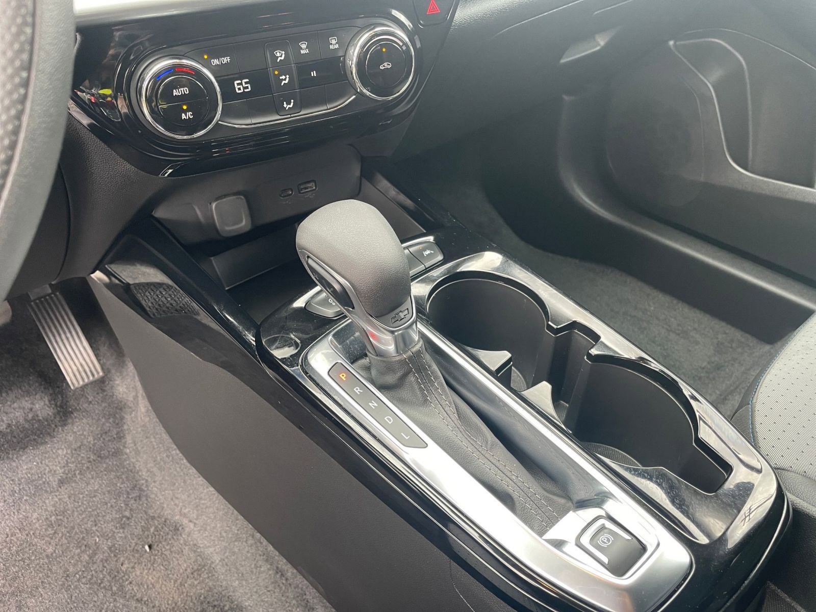 Used 2025 Chevrolet Trax LT image 41