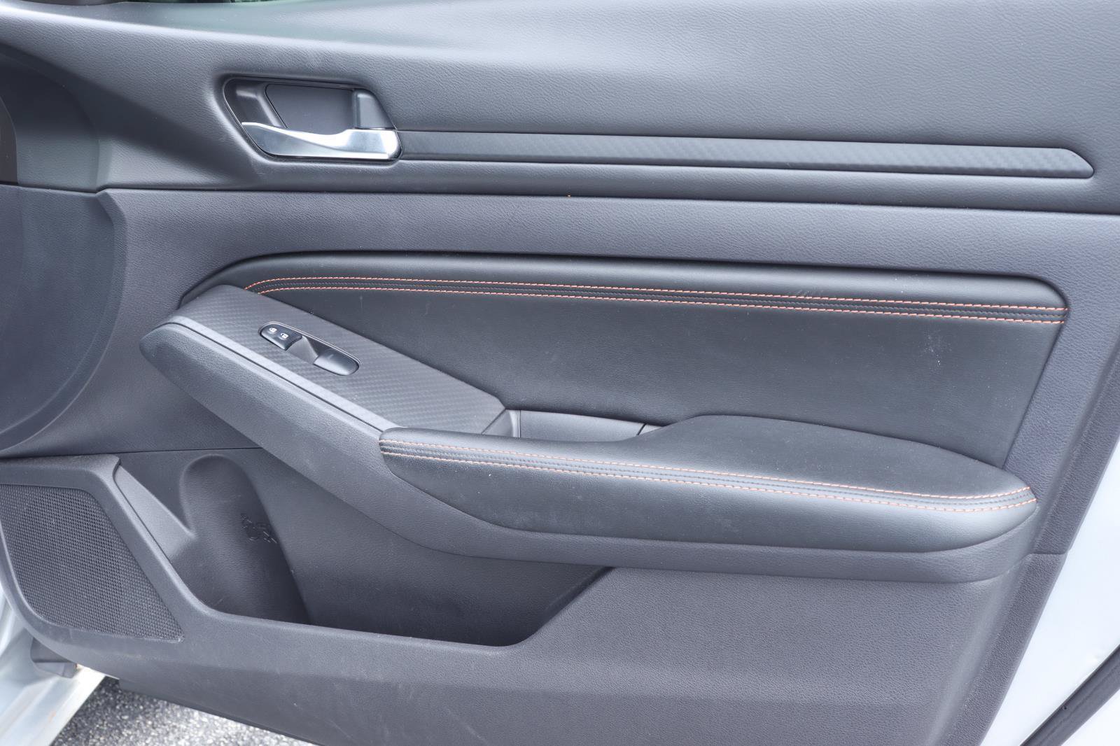 Used 2019 Nissan Altima 2.5 SR FWD image 14