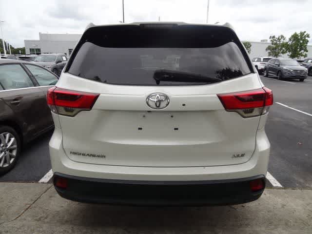 Used 2019 Toyota Highlander XLE FWD image 7