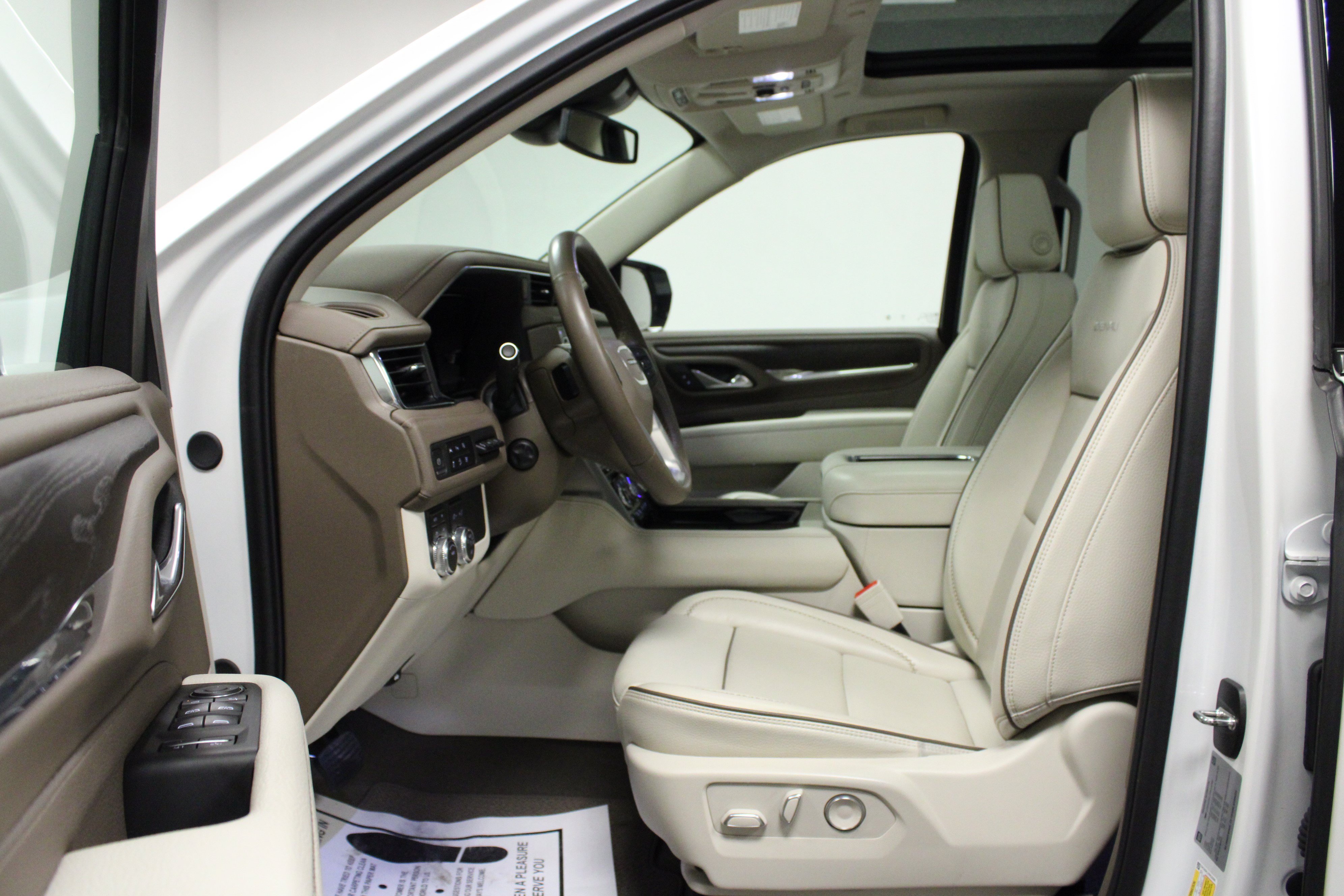 Used 2024 GMC Yukon Denali AWD/4WD image 12
