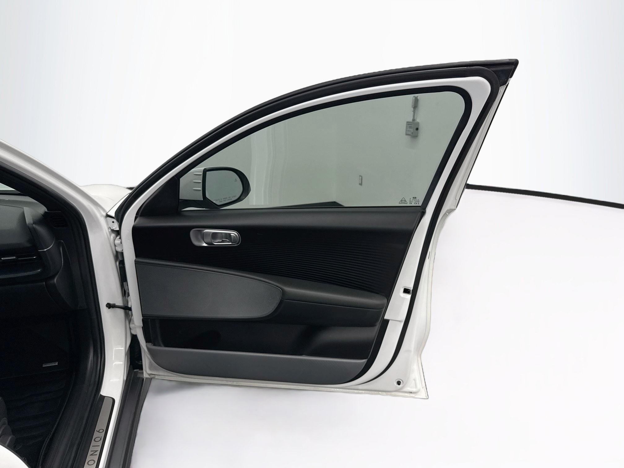 Used 2024 Hyundai Ioniq 6 SE RWD image 34