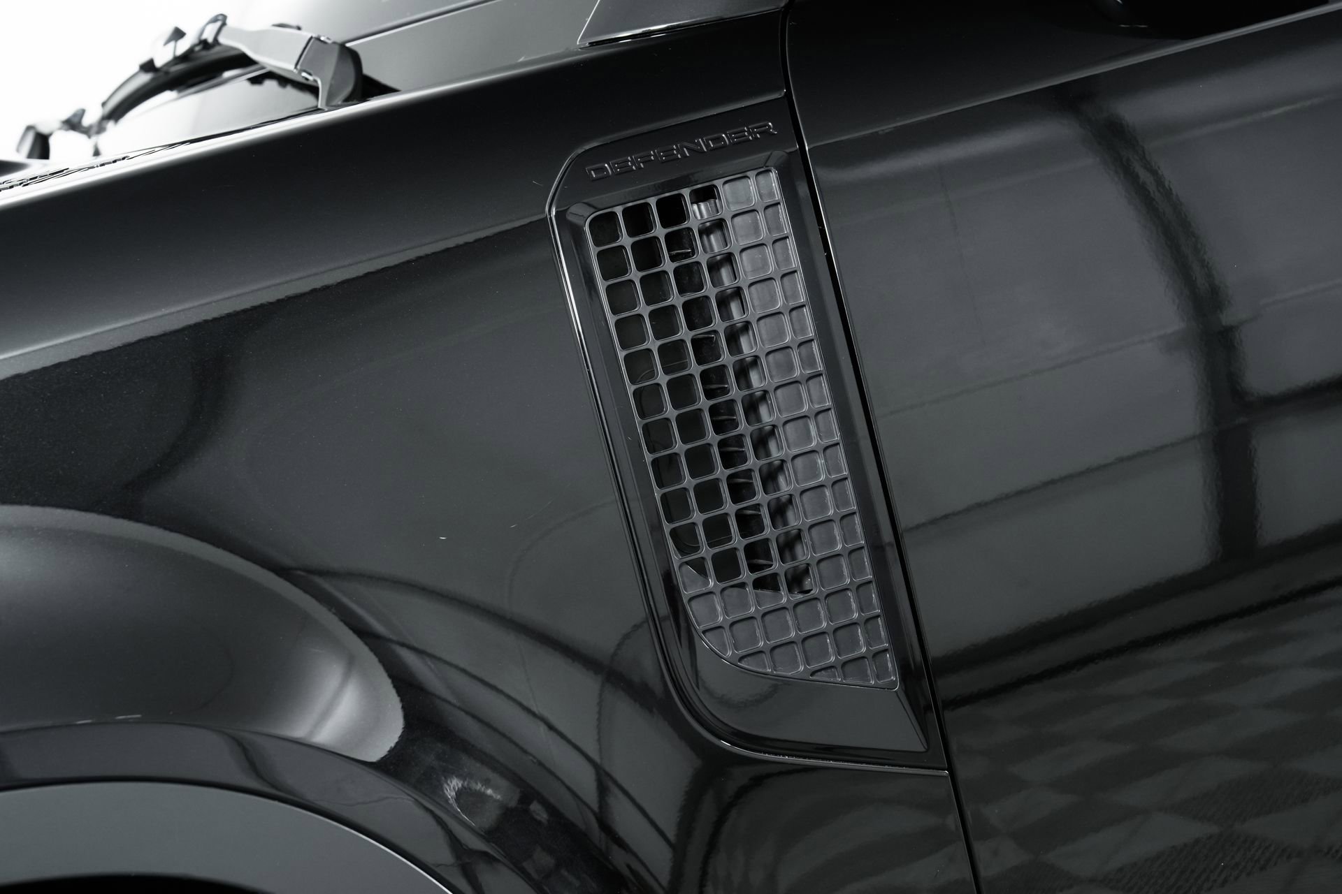 Used 2025 Land Rover Defender 110 S image 44