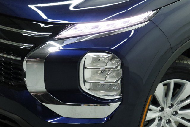 New 2026 Mitsubishi Outlander ES FWD image 2