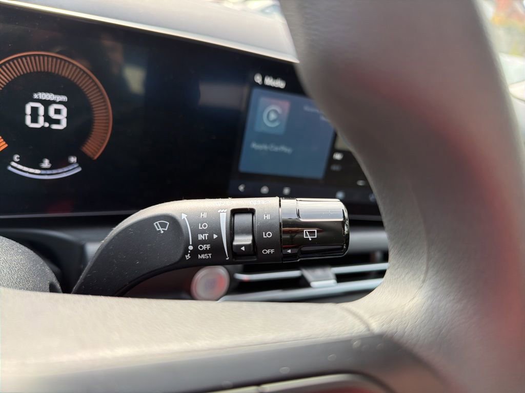 Used 2025 Hyundai Tucson SE image 34