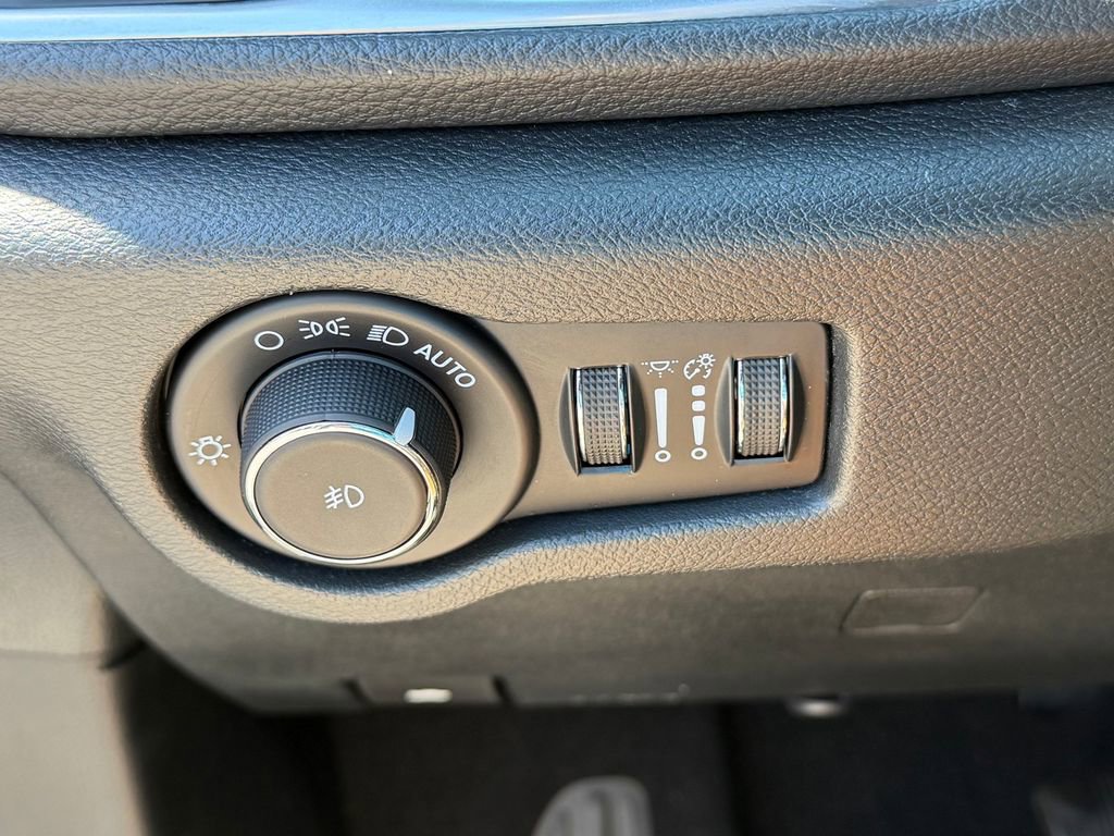 Certified 2023 Chrysler Pacifica Pinnacle FWD image 11