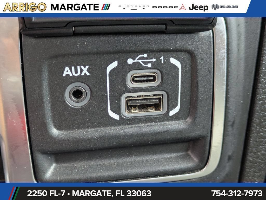 Used 2025 Jeep Wrangler Unlimited Sahara AWD/4WD image 22