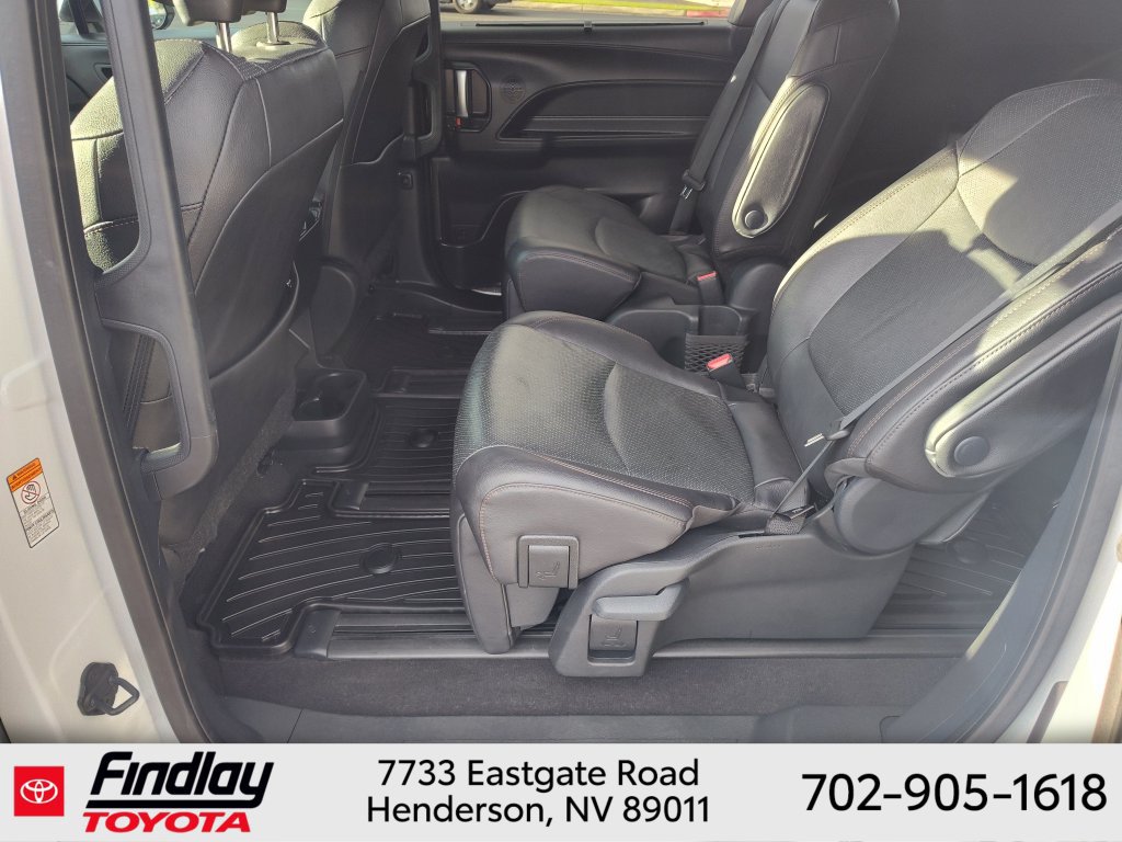Certified 2025 Toyota Sienna Limited FWD image 9