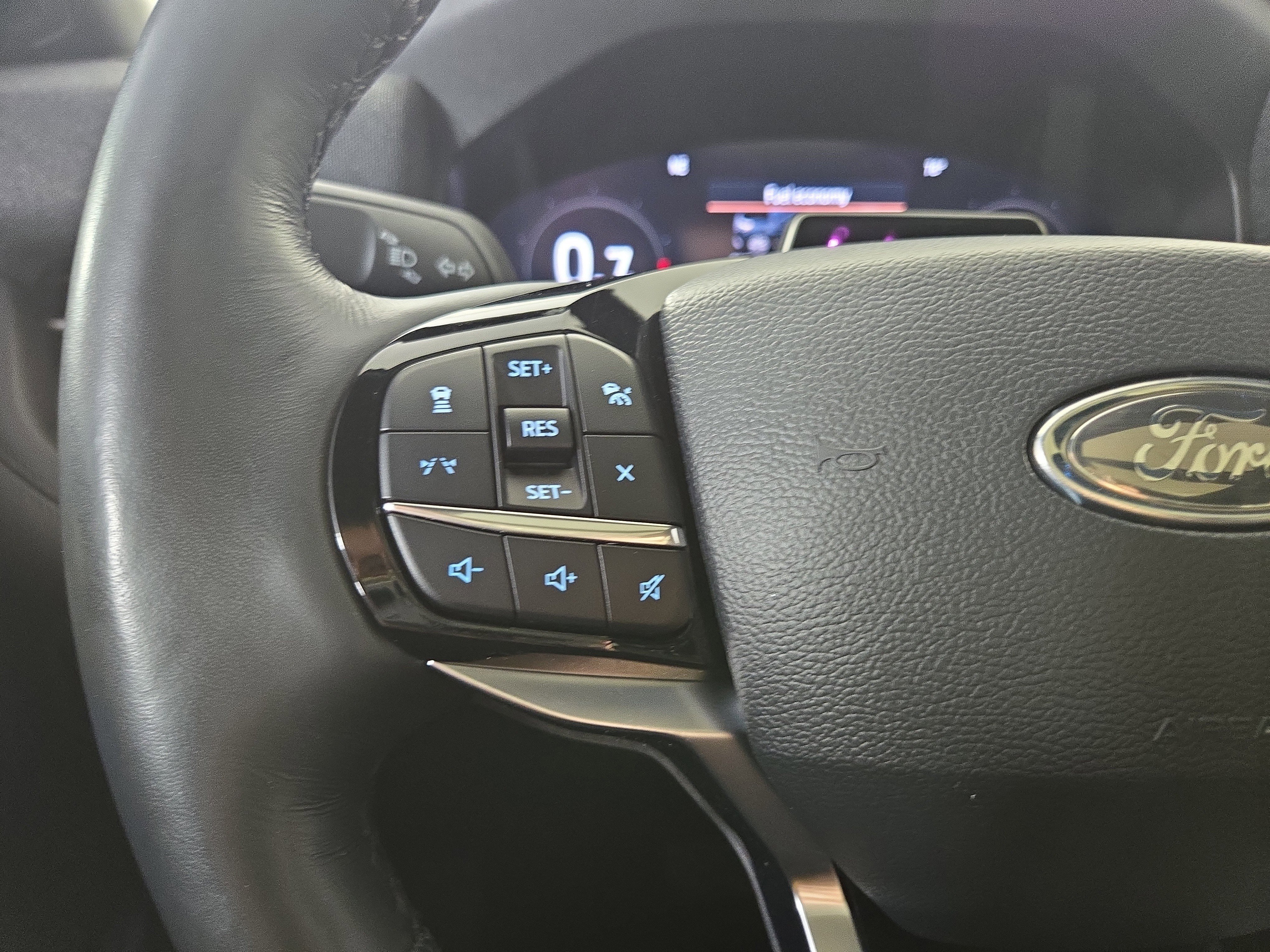 Used 2025 Ford Explorer Platinum w/ LUX Leather Package AWD/4WD image 16