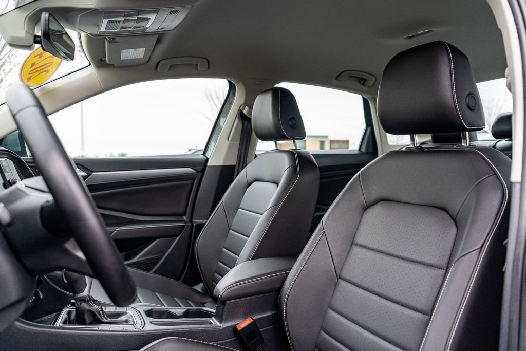 Used 2024 Volkswagen Jetta SE image 19