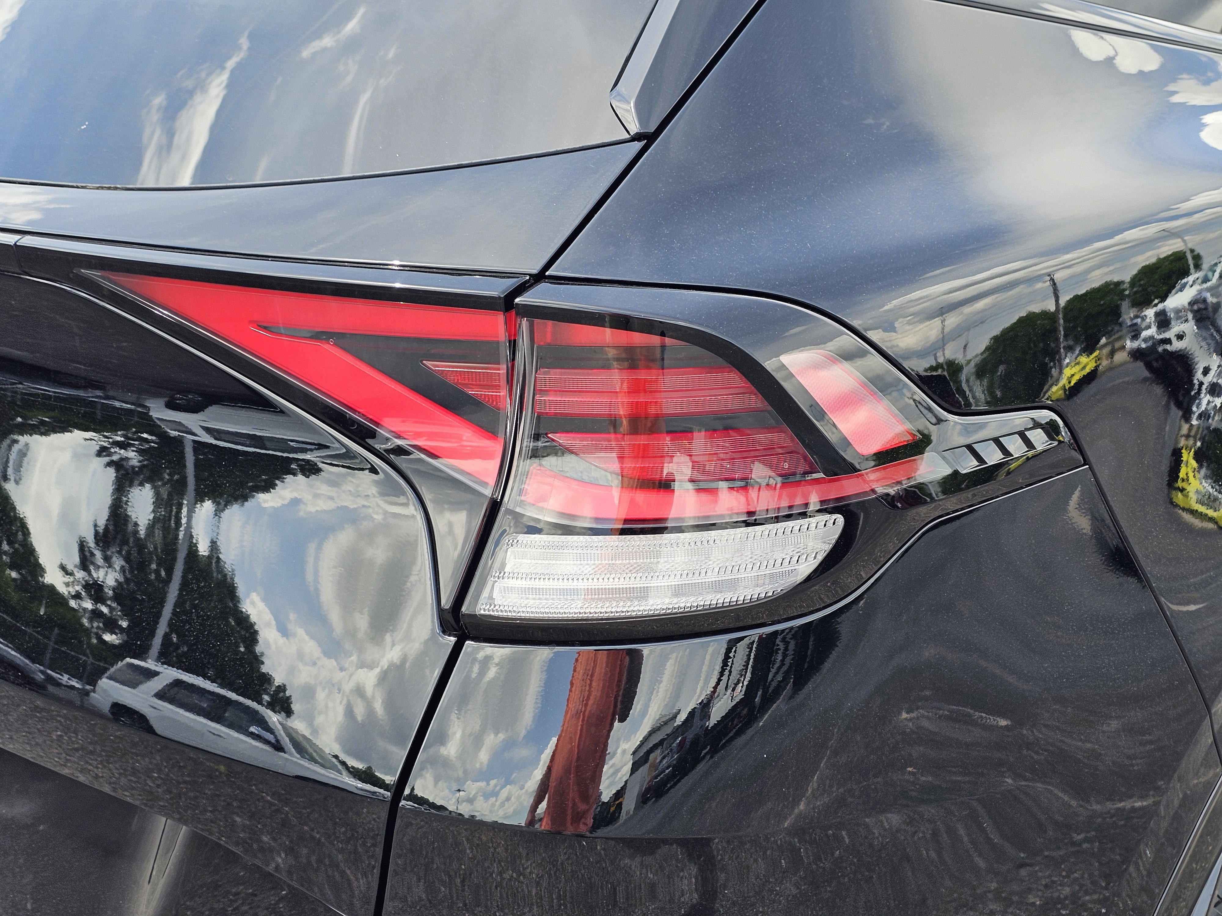 Used 2025 Kia Sportage SX image 34