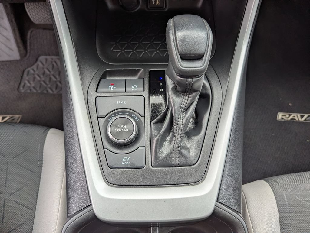 Used 2023 Toyota RAV4 XLE AWD/4WD image 25