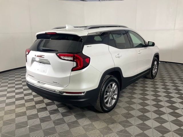 Used 2024 GMC Terrain SLT w/ Infotainment Package II image 8