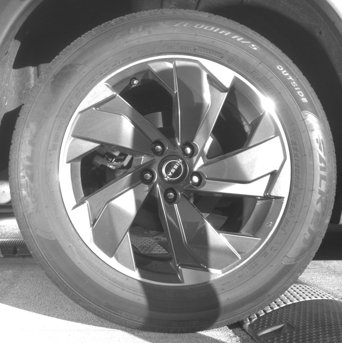 Used 2025 Nissan Rogue SV FWD image 15