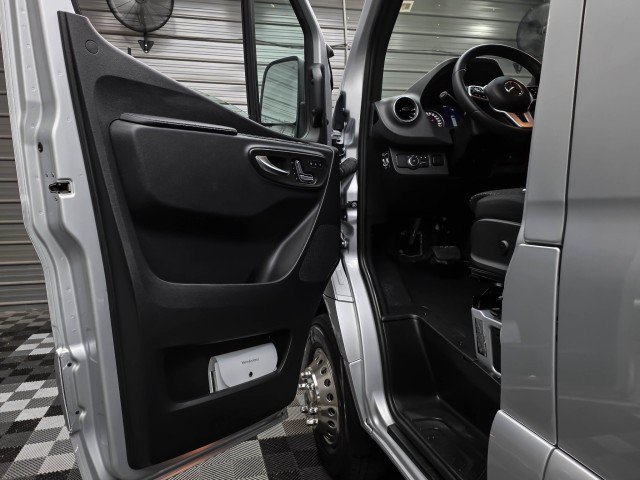 Used 2023 Mercedes-Benz Sprinter 3500 image 31