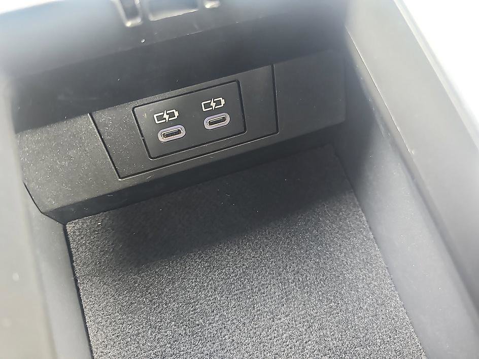 Used 2024 Toyota Prius XLE image 23