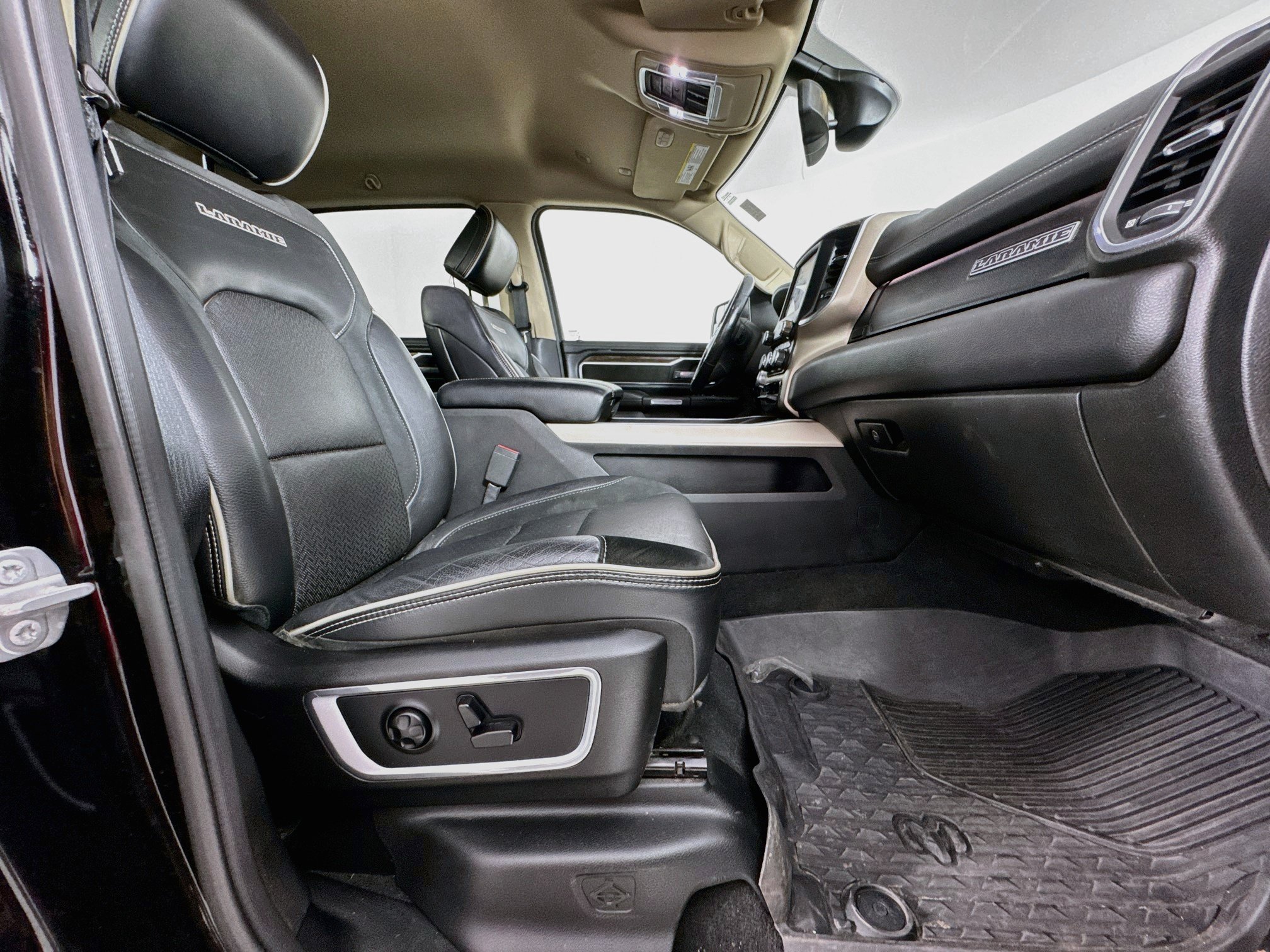 Used 2019 RAM 1500 Laramie AWD/4WD image 27