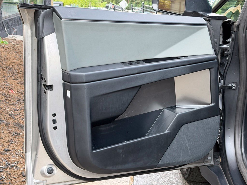 Used 2025 Tesla Cybertruck AWD Crew Cab image 27