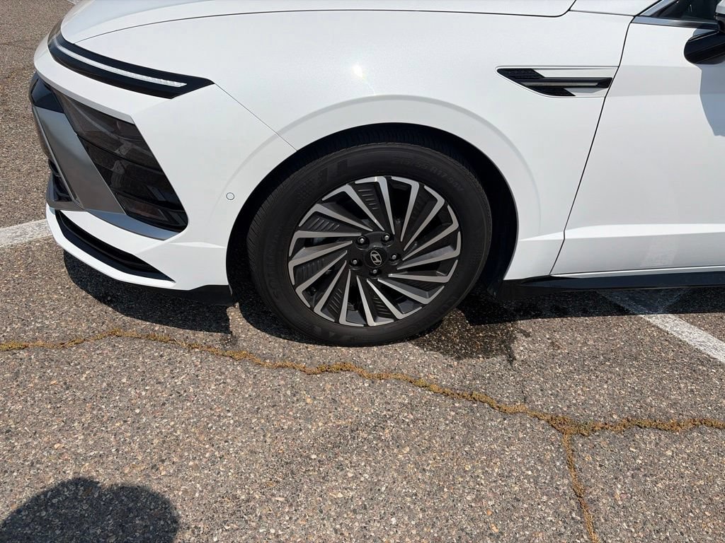 Used 2025 Hyundai Sonata Limited FWD image 9