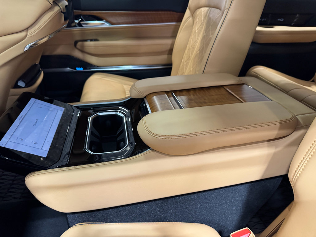 Used 2022 Jeep Grand Wagoneer Series III w/ Rear Seat Video Group 1 image 9