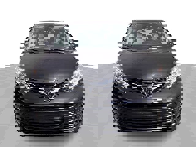 Used 2020 Toyota Sienna LE image 3