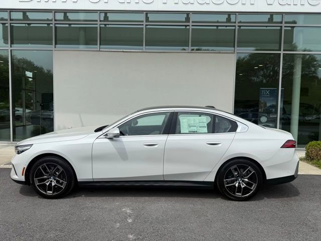 Used 2026 BMW 530i xDrive w/ Executive Package image 2