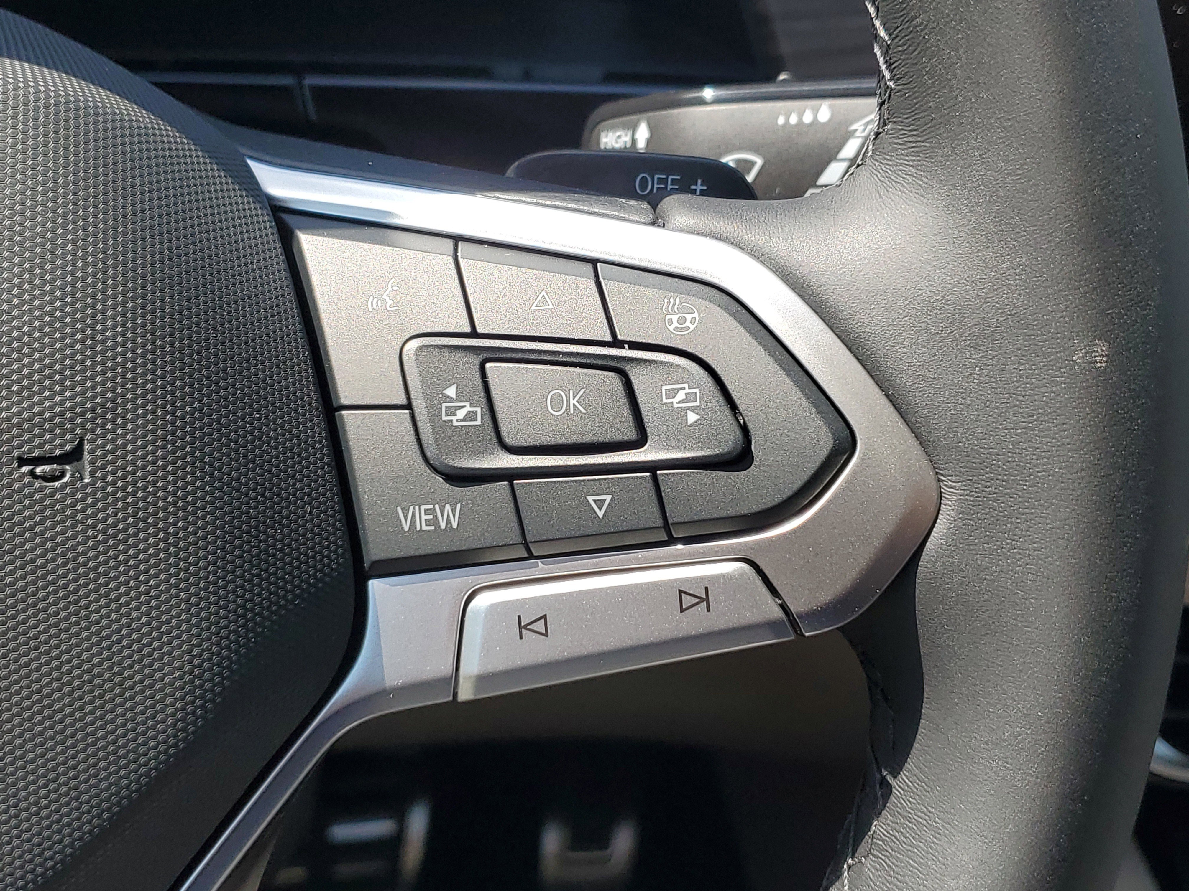 New 2025 Volkswagen Atlas SEL Premium R-Line image 17