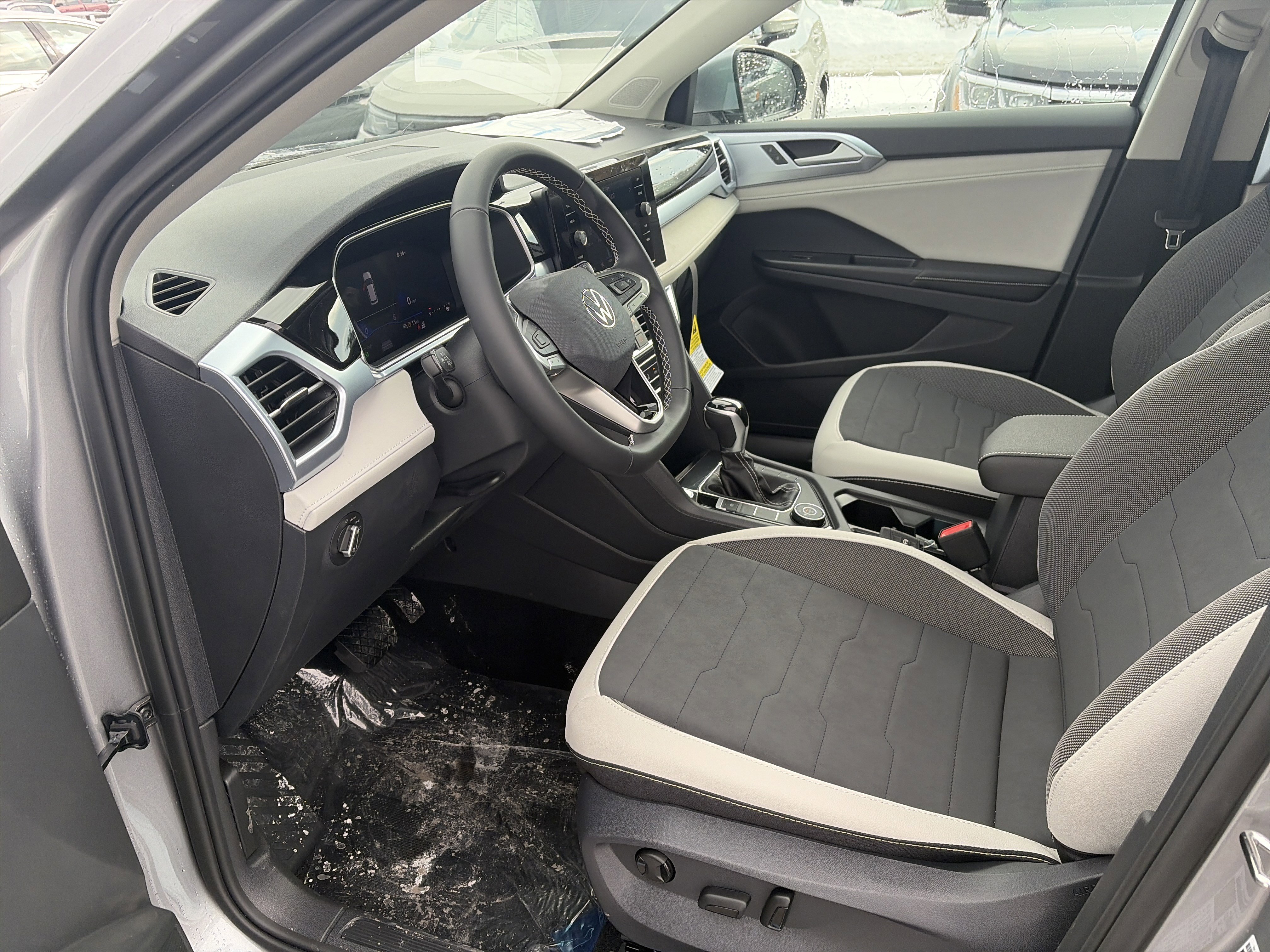 New 2026 Volkswagen Taos SE image 10