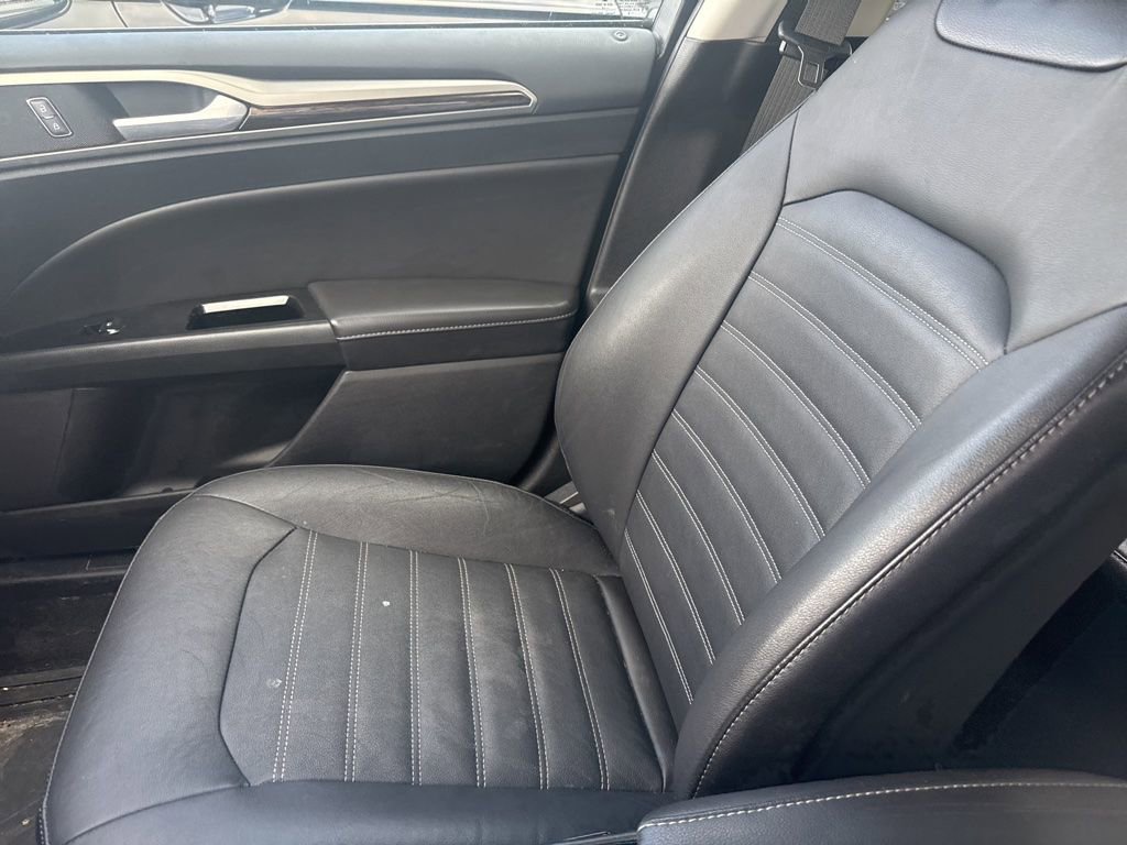 Used 2016 Ford Fusion SE w/ Equipment Group 202A AWD/4WD image 16