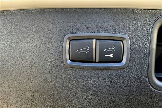 Certified 2026 Porsche Macan AWD/4WD image 21