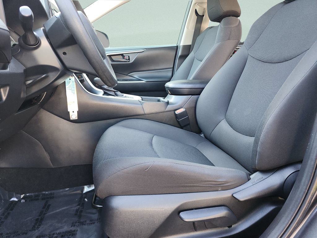 Used 2020 Toyota RAV4 LE FWD image 19