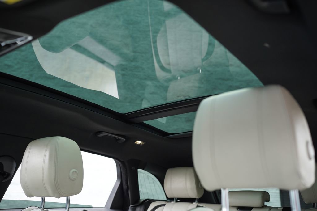 Used 2020 Land Rover Range Rover Velar R-Dynamic S image 35