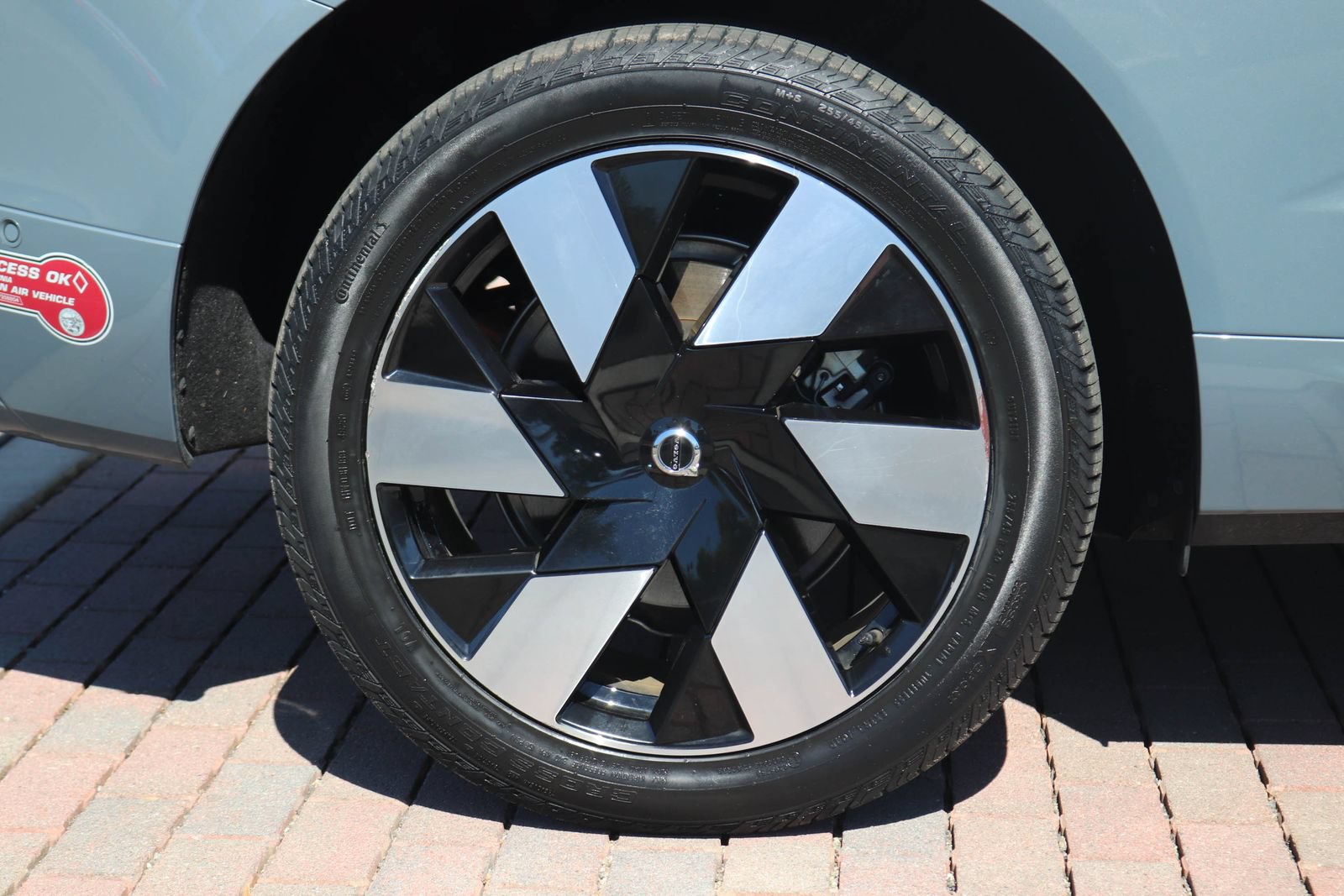 Used 2024 Volvo XC60 T8 Plus w/ Protection Package Premier AWD/4WD image 10