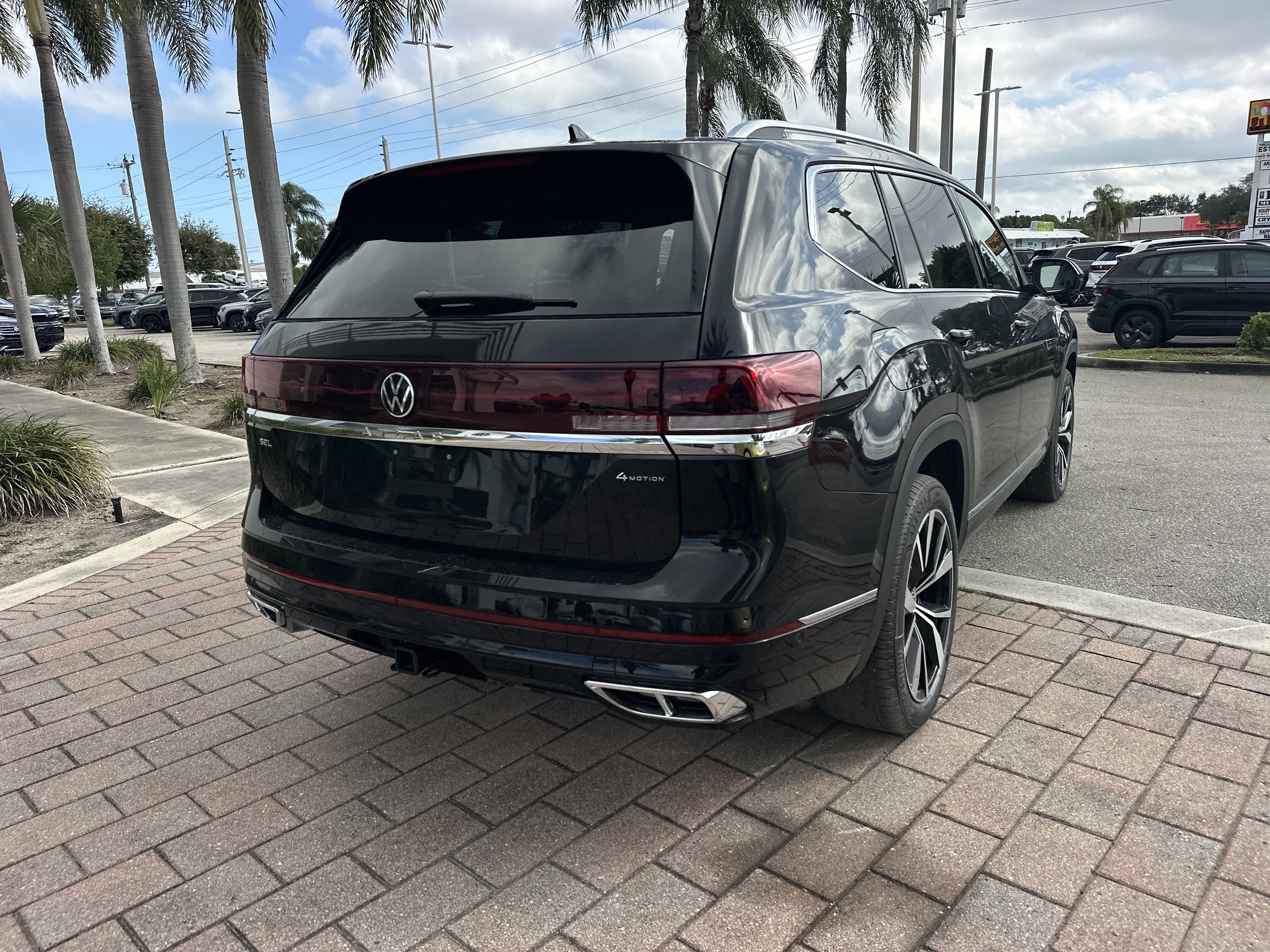 New 2026 Volkswagen Atlas SEL Premium R-Line image 6