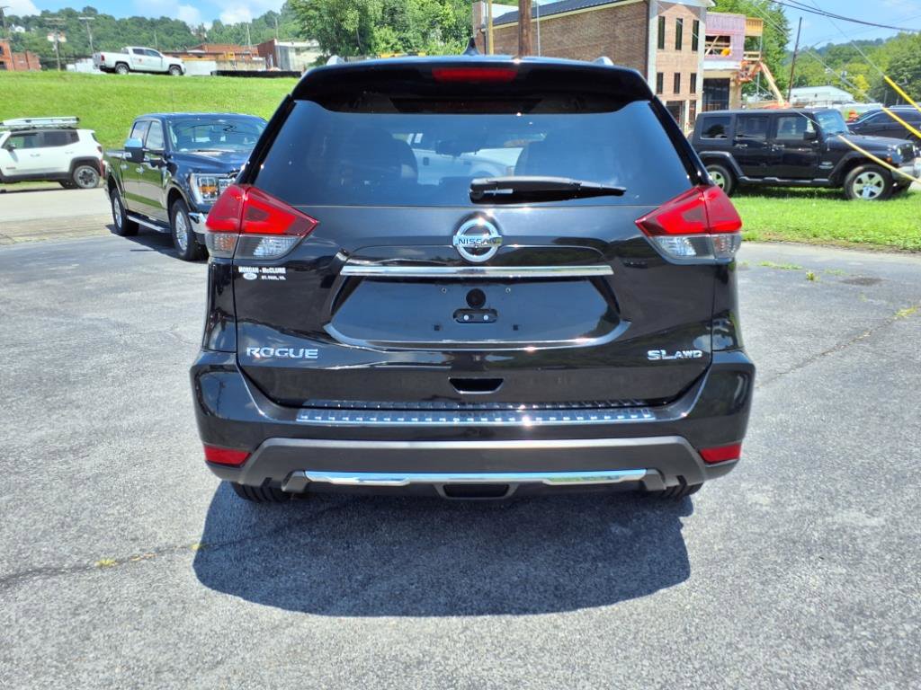 Used 2017 Nissan Rogue SL w/ SL Premium Package image 4