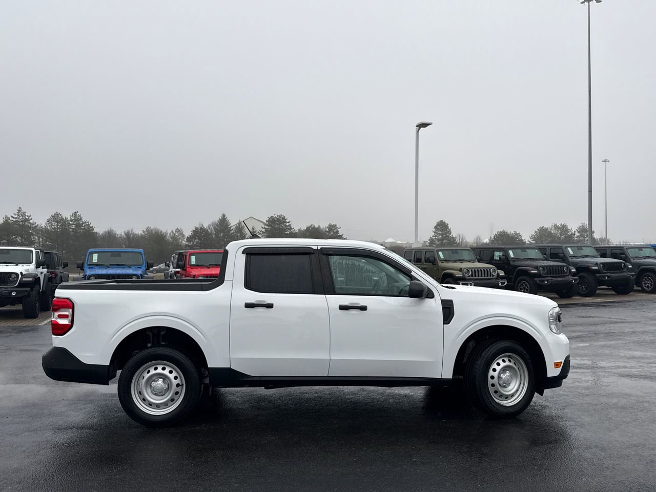 Used 2023 Ford Maverick XL image 2