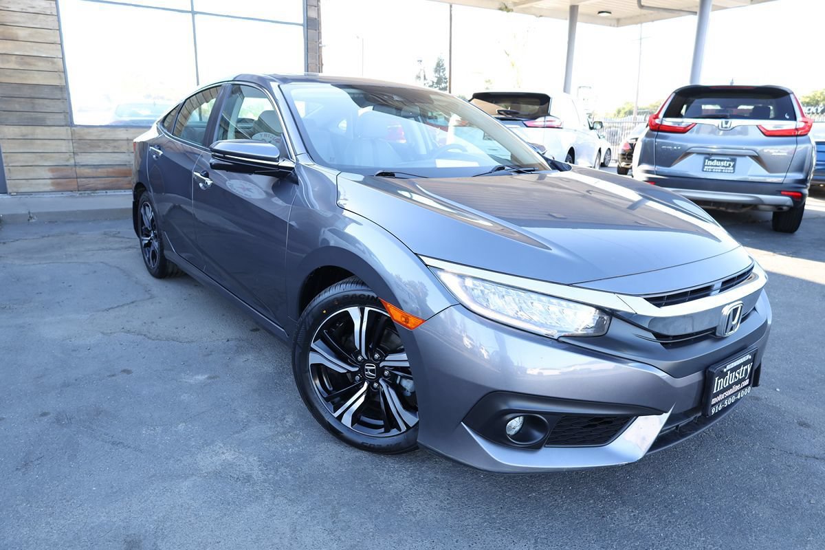 Used 2016 Honda Civic Touring image 2